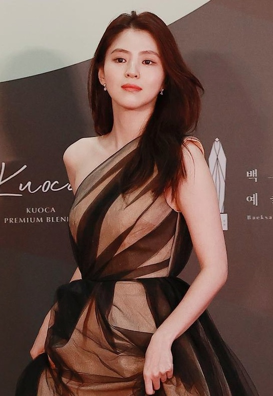 Thảm đỏ Baeksang Art Awards 2020: Bà cả Kim Hee Ae của Thế giới hôn nhân đụng độ chị đẹp Son Ye Jin-11